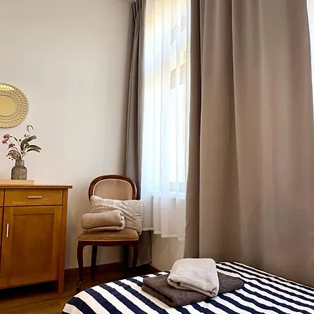 Landeskrone Apartament *